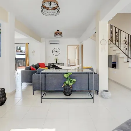 Carib Nissi Villa